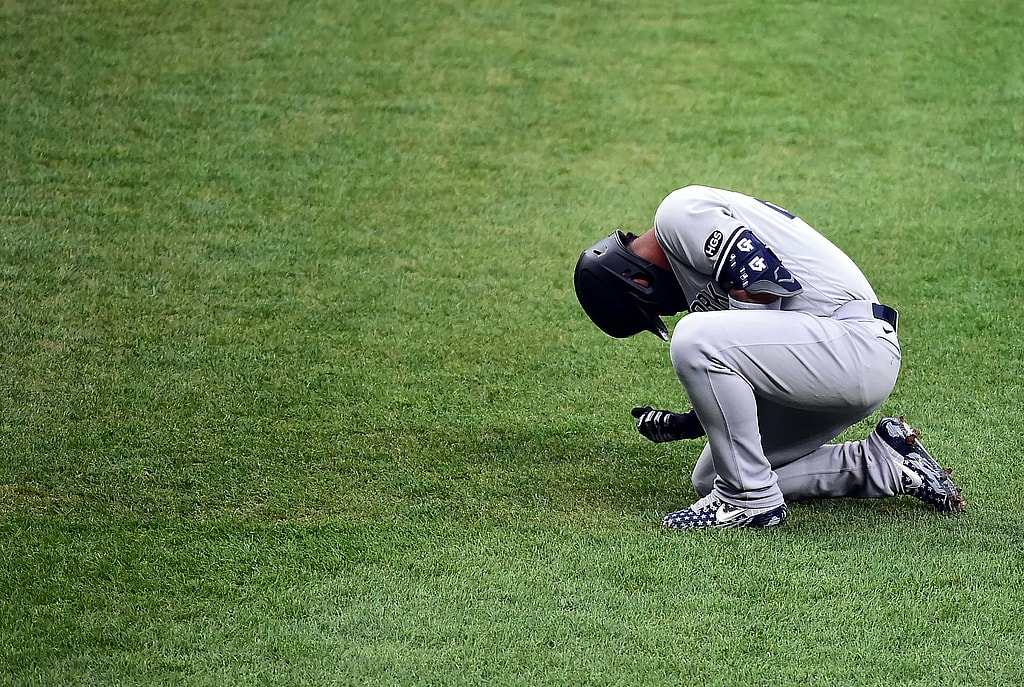 WATCH: Yankees’ Gleyber Torres hurts ankle, 9th inning comeback stalls