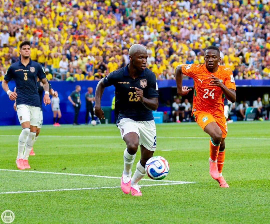 Moises Caicedo playing for Ecuador against Ivory Coast in Philadelphia