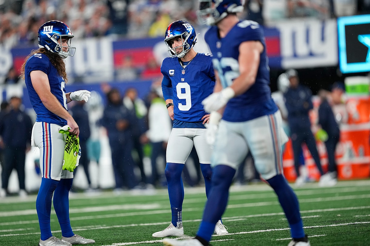 New York Giants place kicker Graham Gano (9) reacts after missing a field goal attempt