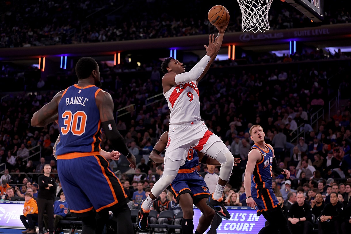 Toronto Raptors guard RJ Barrett (9) drives to the basket against New York Knicks forwards Julius Randle (30) and OG Anunoby (8) and guard Donte DiVincenzo (0) during the third quarter at Madison Square Garden
