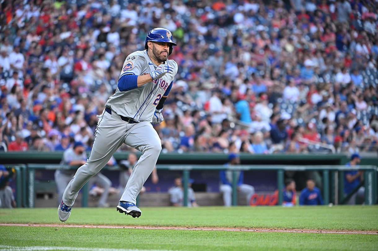 Jul 3, 2024; Washington, District of Columbia, USA; New York Mets designated hitter J.D. Martinez (28) sprints to first base after a base hit against the Washington Nationals during the fourth inning at Nationals Park. Mandatory Credit: Rafael Suanes-USA TODAY Sports, yankees