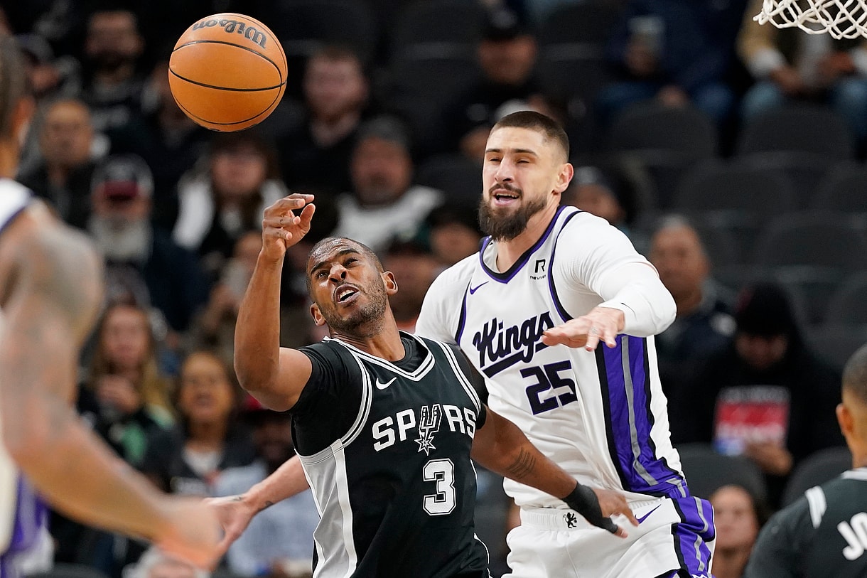 NBA: Sacramento Kings at San Antonio Spurs