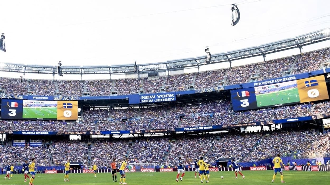 France and Sweden play in front of 80633 fans at New York New Jersey Stadium