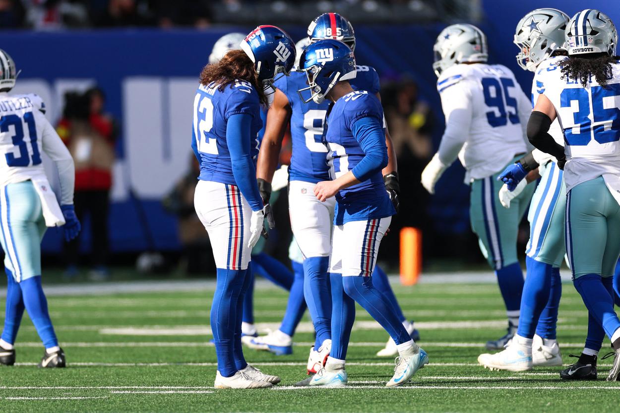 Ben Sauls celebrating a field goal for the Giants