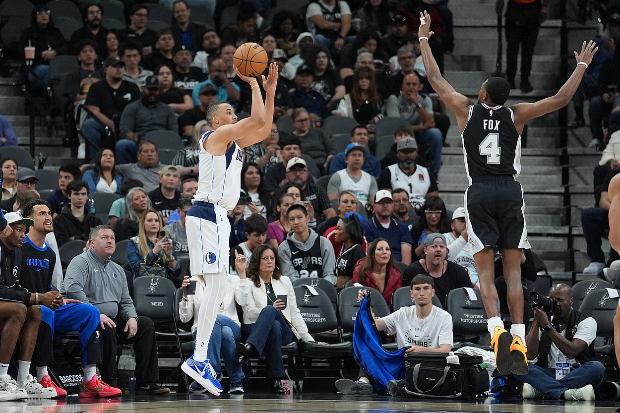 NBA: Dallas Mavericks at San Antonio Spurs