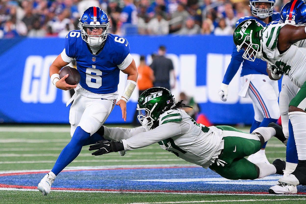 Jaxson Dart, NFL: New York Jets at New York Giants