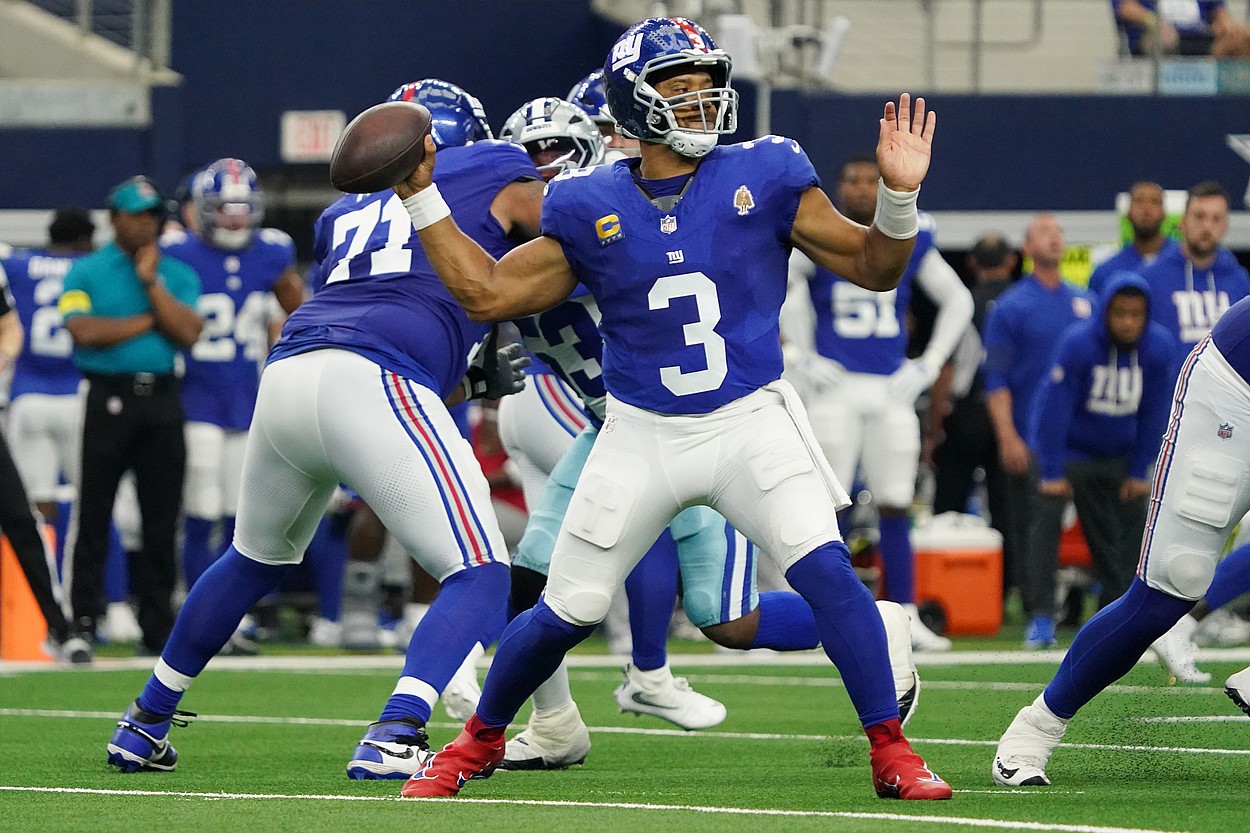 Russell Wilson, NFL: New York Giants at Dallas Cowboys