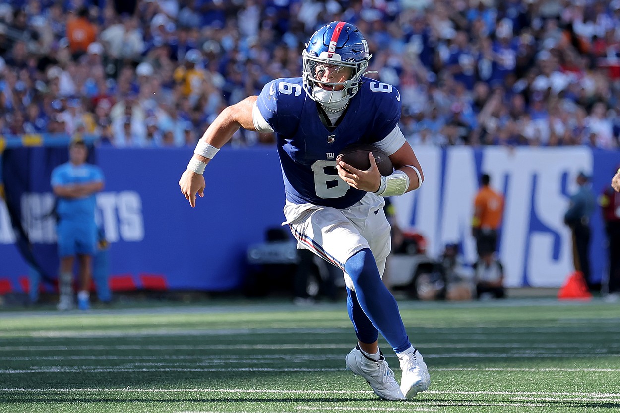 Jaxson Dart, NFL: Los Angeles Chargers at New York Giants
