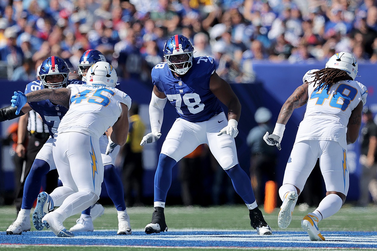 andrew thomas, NFL: Los Angeles Chargers at New York Giants