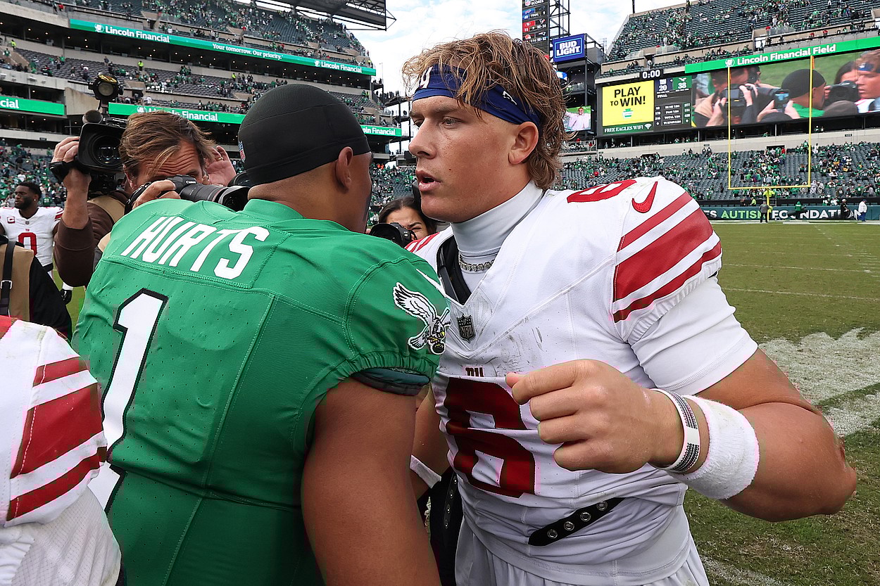 jaxson dart, Jalen Hurts, NFL: New York Giants at Philadelphia Eagles