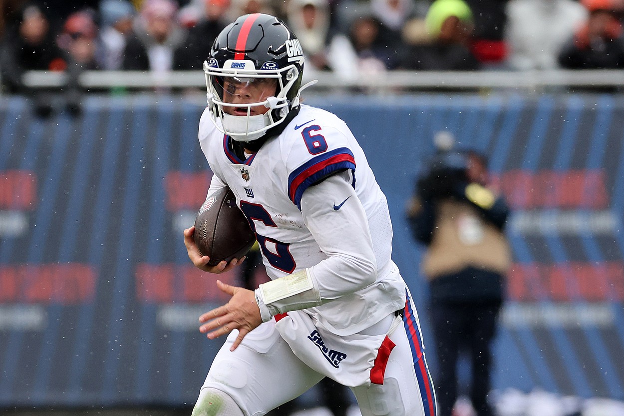 Nov 9, 2025; Chicago, Illinois, USA; New York Giants quarterback Jaxson Dart (6) rushes the ball against the Chicago Bears during the second half at Soldier Field. Mandatory Credit: Mike Dinovo-Imagn Images