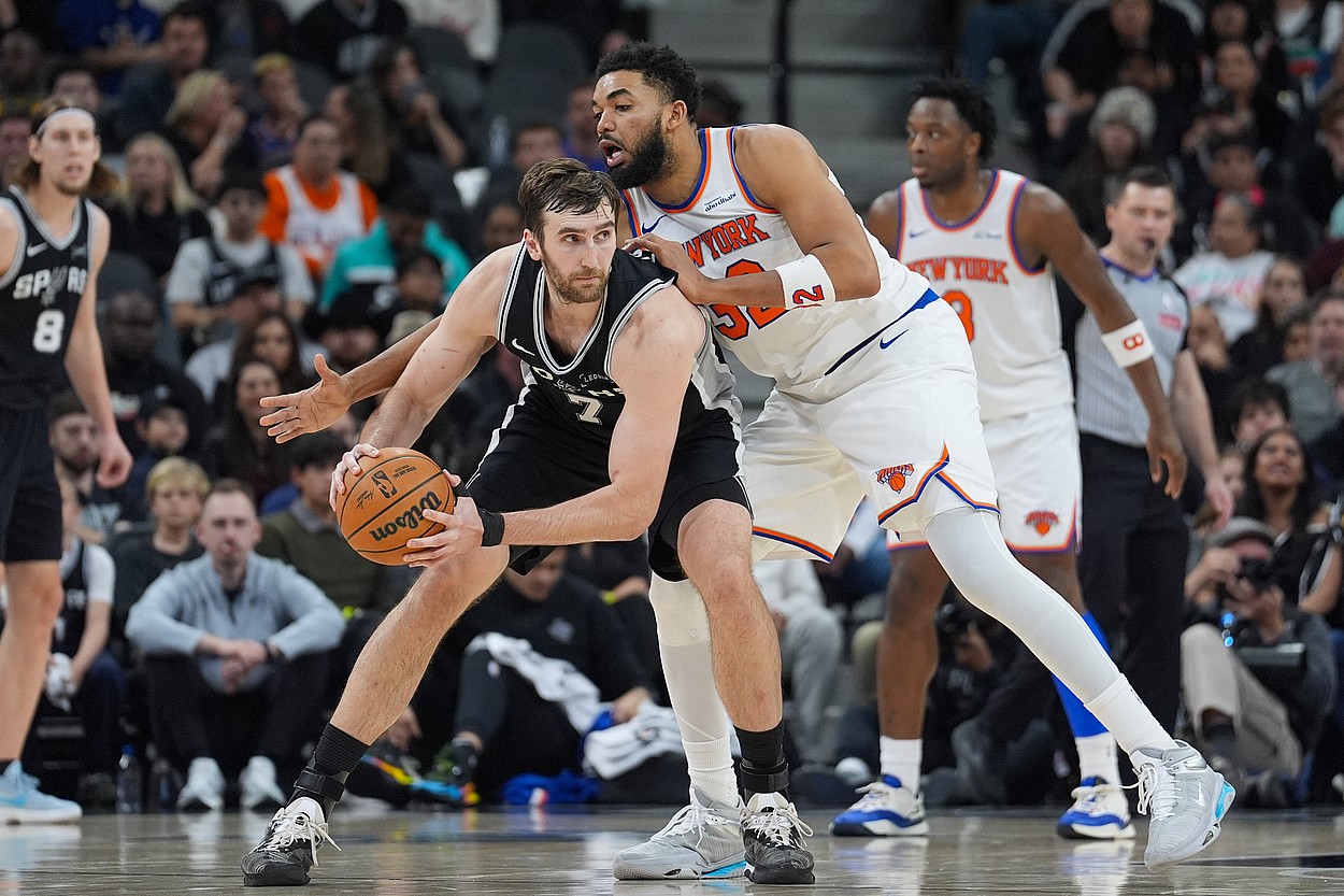 NBA: New York Knicks at San Antonio Spurs