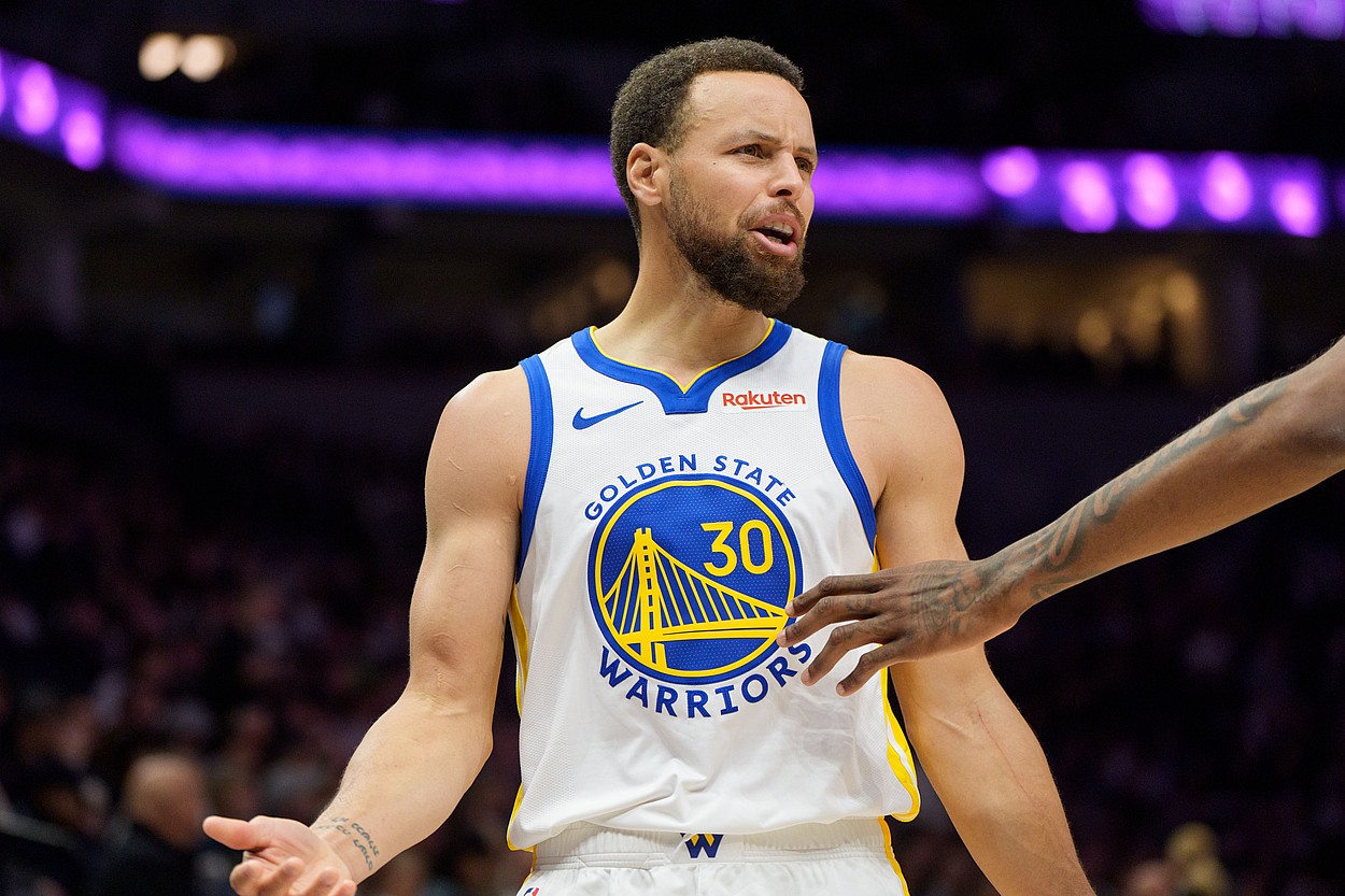 Stephen Curry, NBA: Golden State Warriors at Minnesota Timberwolves