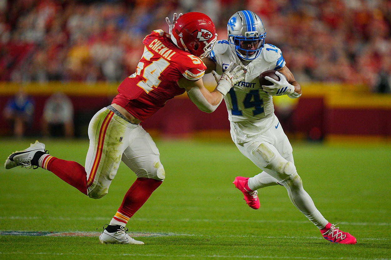 NFL: Detroit Lions at Kansas City Chiefs, leo chenal, new york giants