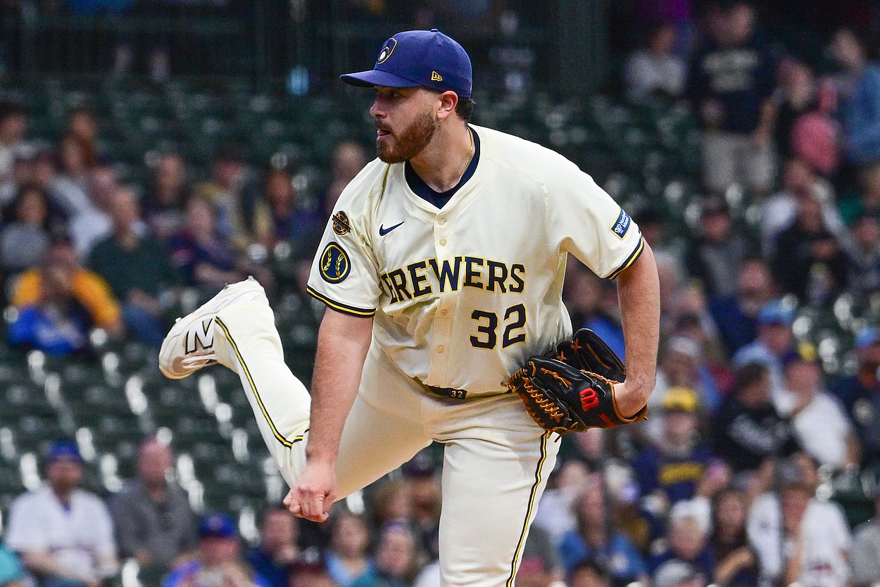 MLB: Atlanta Braves at Milwaukee Brewers