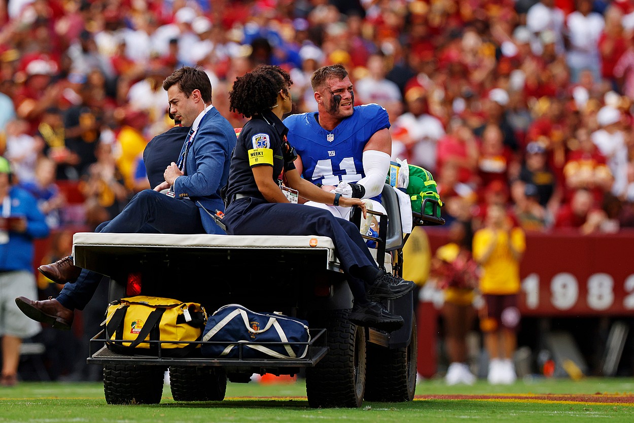 Micah McFadden, NFL: New York Giants at Washington Commanders