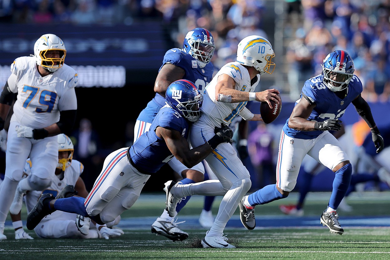 Brian Burns, Justin Herbert, NFL: Los Angeles Chargers at New York Giants