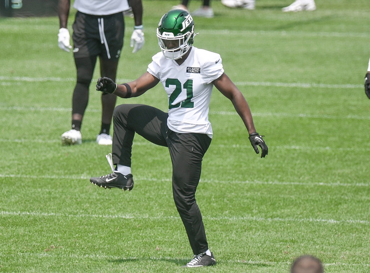Jun 11, 2025; Florham Park, NY, USA; New York Jets cornerback Brandon Stephens (21) warms up during minicamp at Atlantic Health Jets Training Center. Mandatory Credit: John Jones-Imagn Images