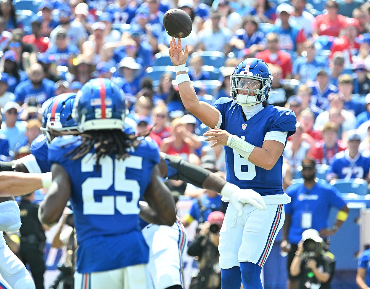 Jaxson Dart, NFL: New York Giants at Buffalo Bills