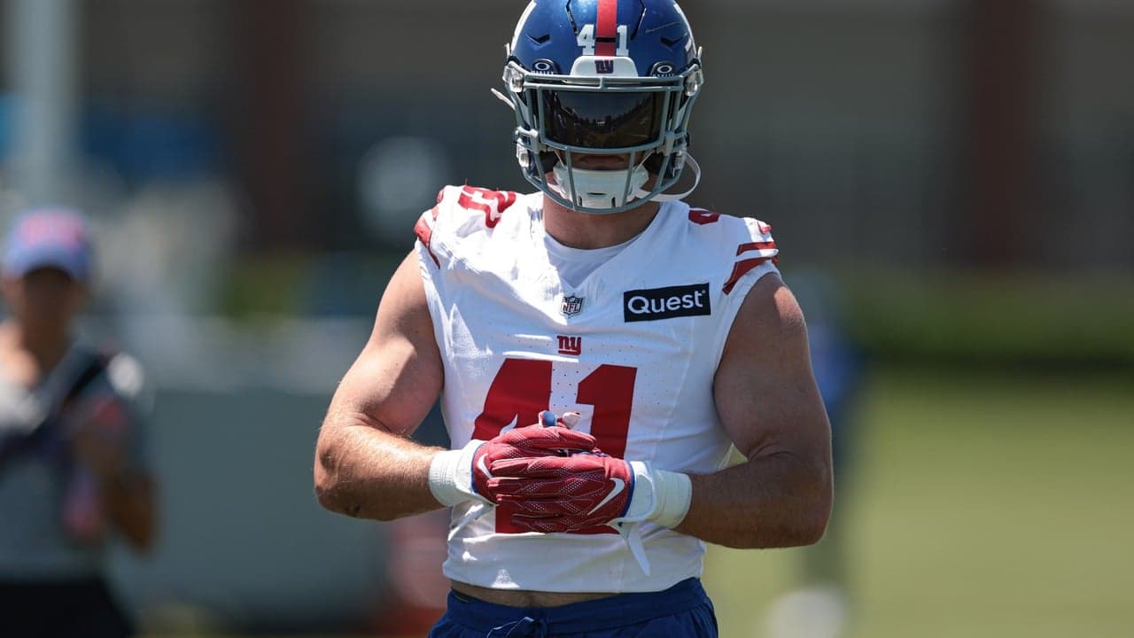 Micah McFadden working through Giants OTA drills