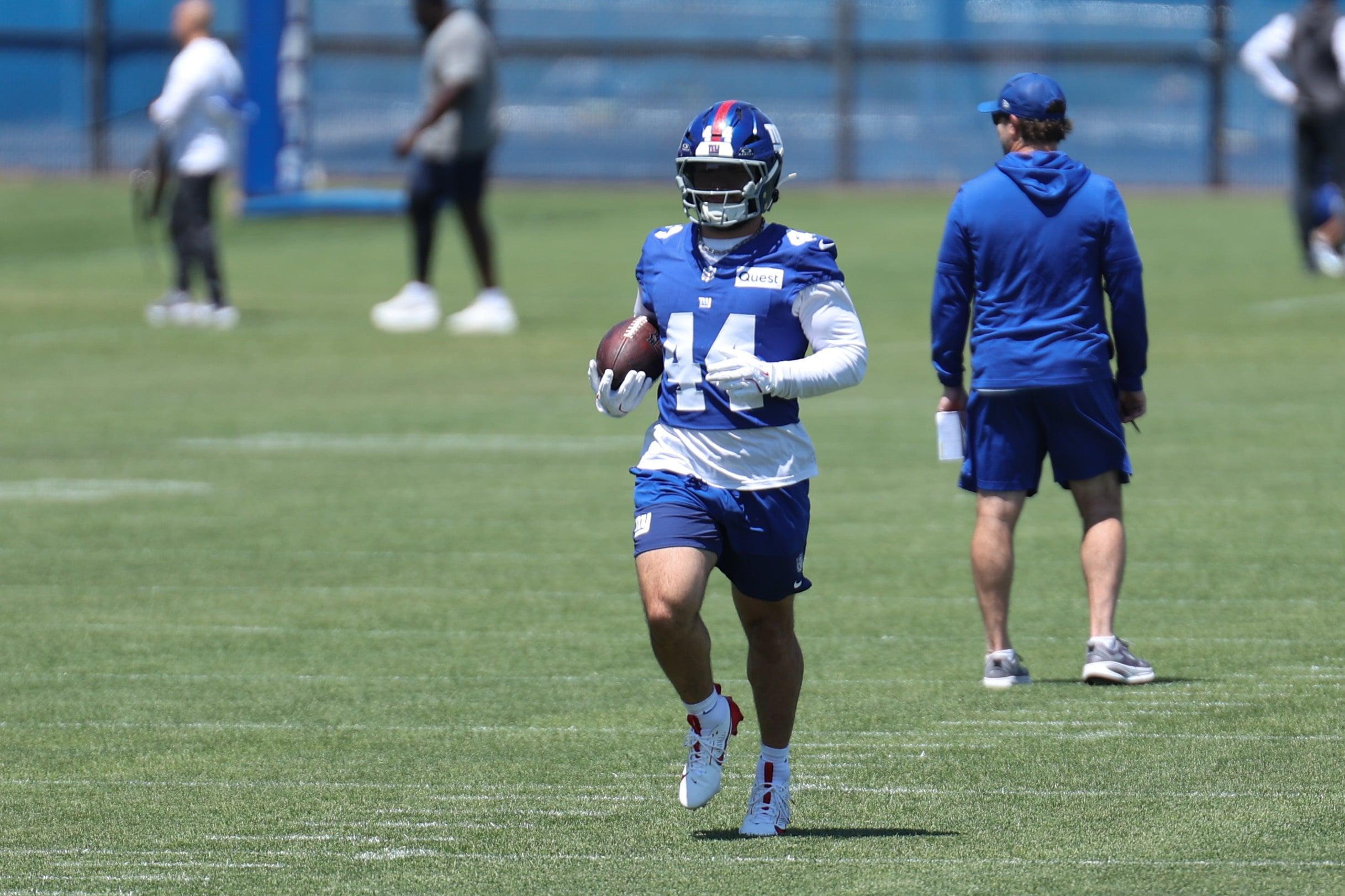 Cam Skattebo carrying the ball for the Giants