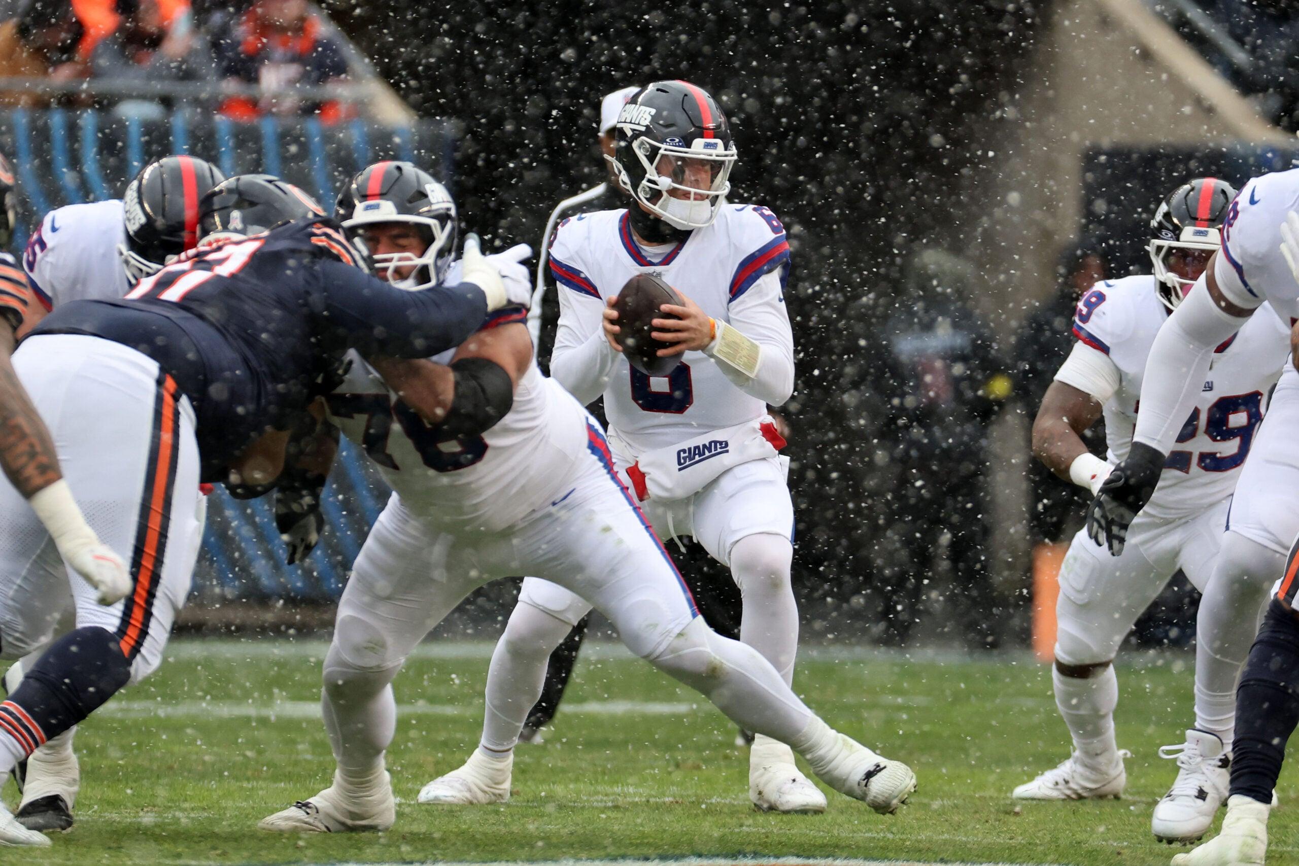 Jaxson Dart during a New York Giants game
