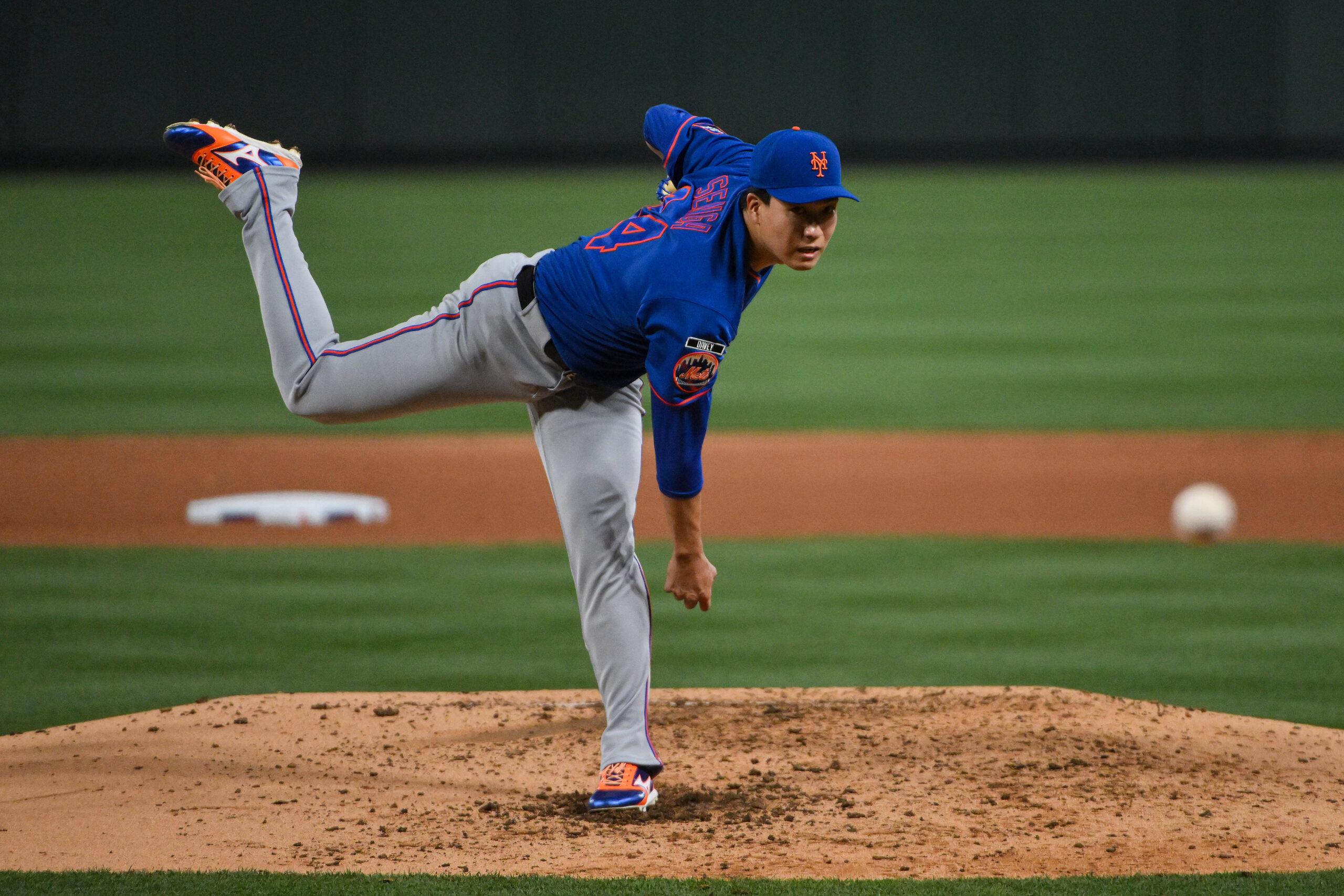 Kodai Senga delivers a pitch for the Mets in St. Louis
