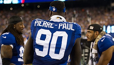New York Giants defensive end Jason Pierre-Paul (90) in the second half at MetLife Stadium.