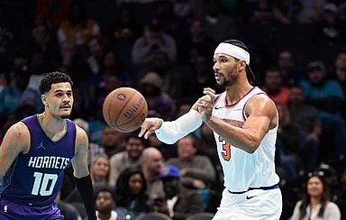 Nov 29, 2024; Charlotte, North Carolina, USA; New York Knicks guard Josh Hart (3) passes during the second half against the Charlotte Hornets at the Spectrum Center. Mandatory Credit: Sam Sharpe-Imagn Images