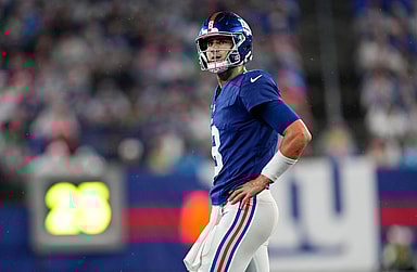 New York Giants quarterback Daniel Jones (8) had a very difficult time against the Dallas Cowboys