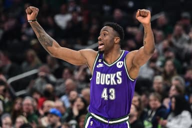 nba: memphis grizzlies at milwaukee bucks, thanasis antetokounmpo, knicks