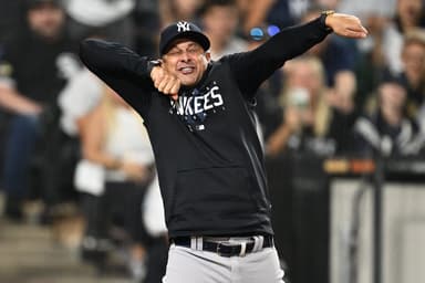 mlb: new york yankees at chicago white sox, aaron boone