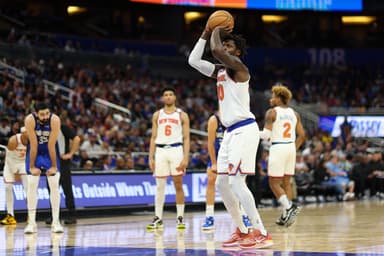 New York Knicks forward Julius Randle (30) shoots a free throw off a technical foul against the Orlando Magic in the first quarter at Amway Center