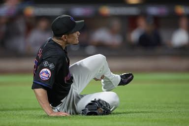 Jul 26, 2024; New York City, New York, USA; New York Mets starting pitcher Kodai Senga (34) reacts after an injury during the fifth inning against the Atlanta Braves at Citi Field. Mandatory Credit: Vincent Carchietta-USA TODAY Sports