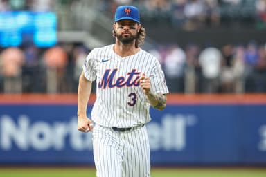 Jul 29, 2024; New York City, New York, USA;  New York Mets right fielder Jesse Winker (3) at Citi Field. Mandatory Credit: Wendell Cruz-USA TODAY Sports