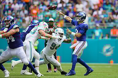 New York Giants quarterback Daniel Jones (8) throws the football against the Miami Dolphins during the first quarter at Hard Rock Stadium