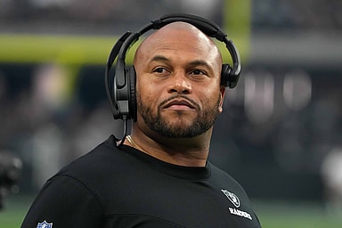 Las Vegas Raiders linebackers coach Antonio Pierce (Giants)