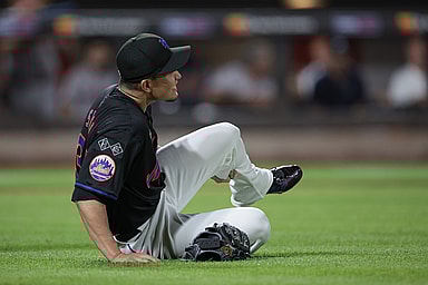 Jul 26, 2024; New York City, New York, USA; New York Mets starting pitcher Kodai Senga (34) reacts after an injury during the fifth inning against the Atlanta Braves at Citi Field. Mandatory Credit: Vincent Carchietta-USA TODAY Sports