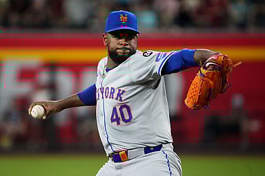 Aug 28, 2024; Phoenix, Arizona, USA; New York Mets pitcher Luis Severino (40) pitches against the Arizona Diamondbacks during the third inning at Chase Field. Mandatory Credit: Joe Camporeale-Imagn Images