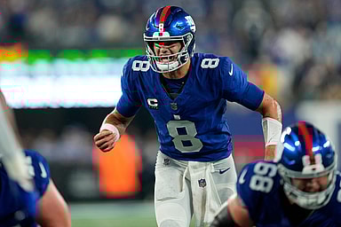 New York Giants quarterback Daniel Jones (8) had a difficult time handling the wet ball and the Dallas Cowboys. Sunday, September 10, 2023