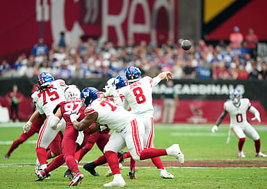New York Giants quarterback Daniel Jones (8) throws to New York Giants wide receiver Parris Campbell (0) during the first half against the Arizona Cardinals at State Farm Stadium