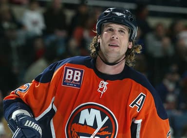 new york islanders hockey player watching the crowd