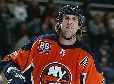 new york islanders hockey player watching the crowd