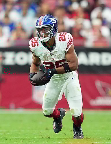 New York Giants running back Saquon Barkley (26) runs against the Arizona Cardinals during the first half at State Farm Stadium