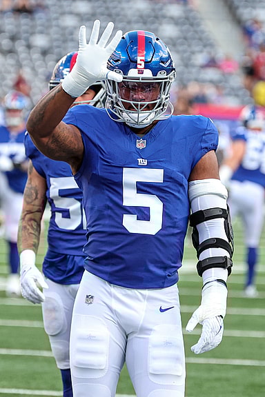New York Giants linebacker Kayvon Thibodeaux (5) warms up before the game against the Carolina Panthers at MetLife Stadium