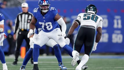 Andrew Thomas blocking for the Giants offensive line