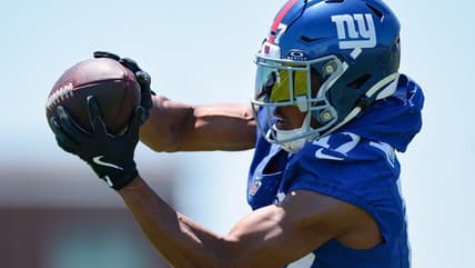 Darnell Mooney catching a pass during Giants OTAs