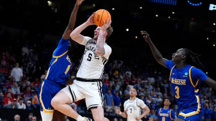Tyler Nickel shooting before joining the Knicks