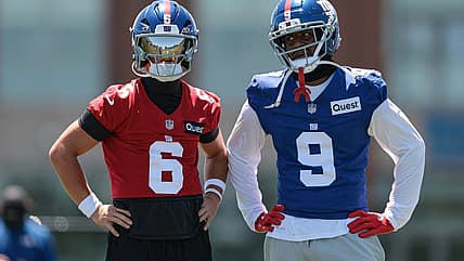 Isaiah Likely talks with Jaxson Dart during Giants organized team activities
