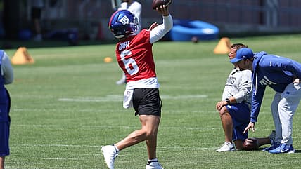 Jaxson Dart throws a pass during Giants minicamp